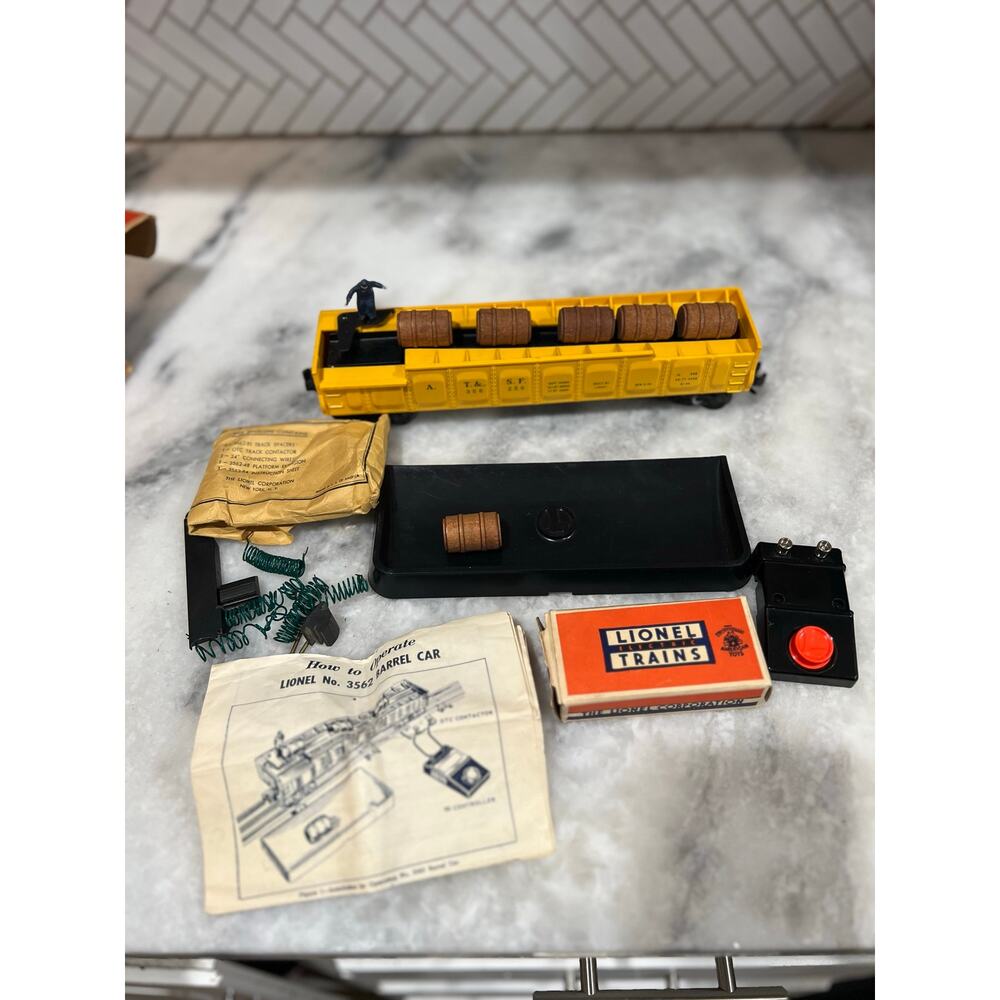 Vintage Lionel 3562 Operating Barrel Car O Gauge w Box Controller Manual